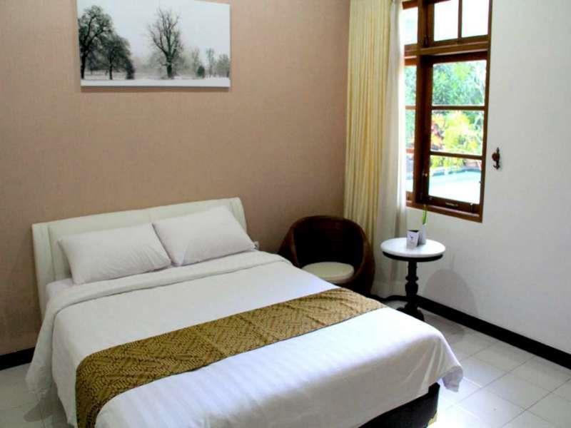 Guest house Griya Yunika 2*