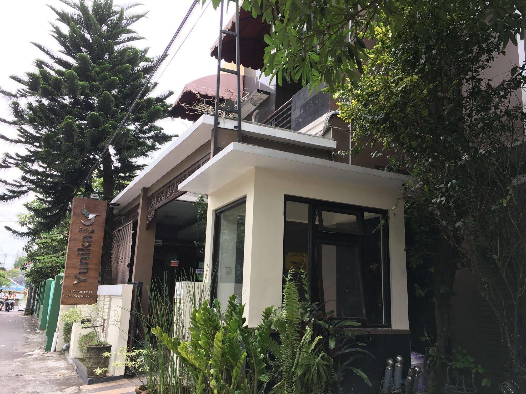 Griya Yunika Guest house 2*