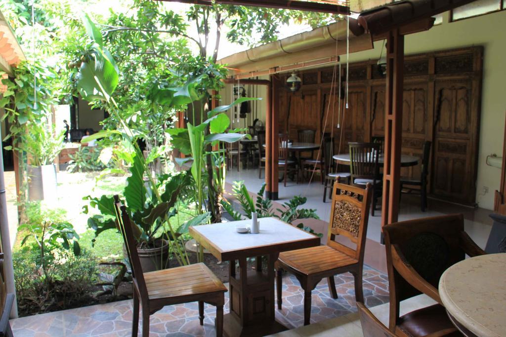 Guest house Griya Yunika 2*