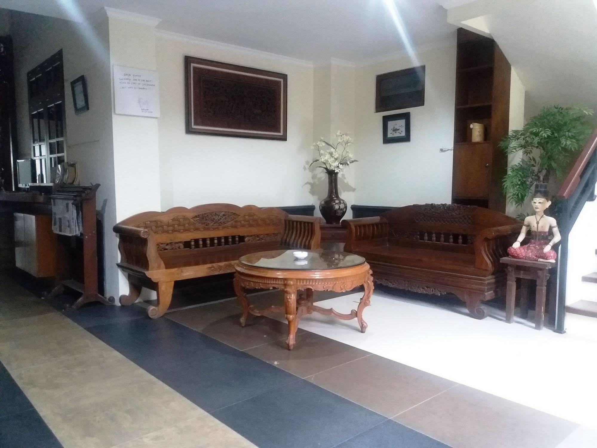 Guest house Griya Yunika 2*
