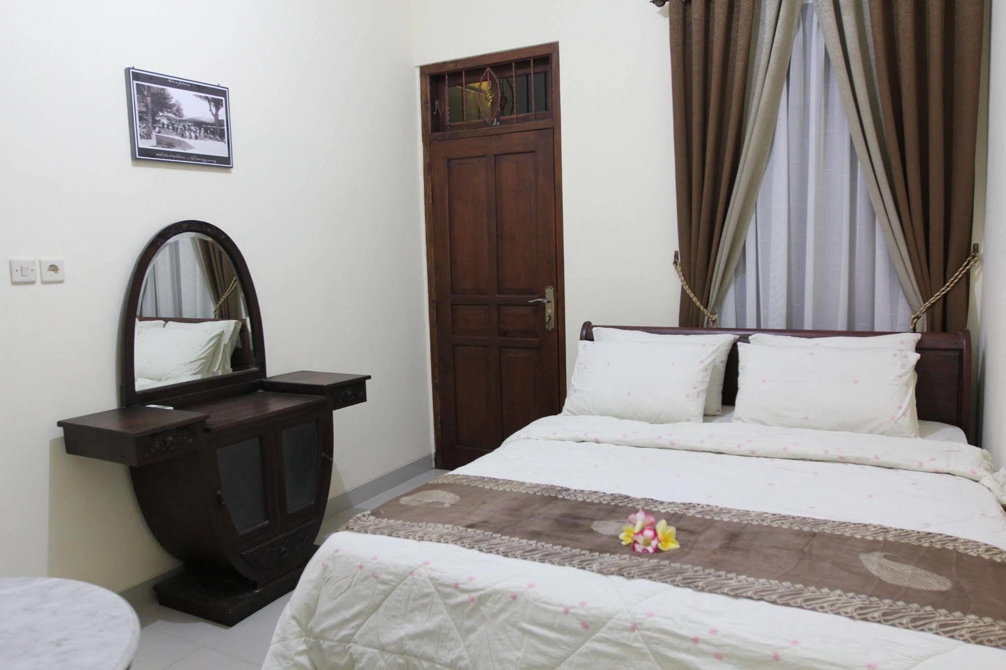 Guest house Griya Yunika 2*